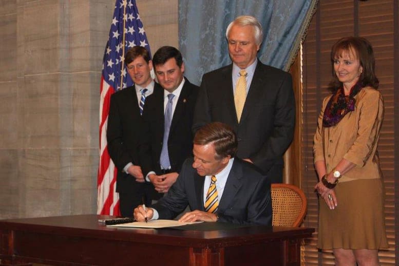 Red White and Food - Governor Haslam signs wine in grocery stores bill